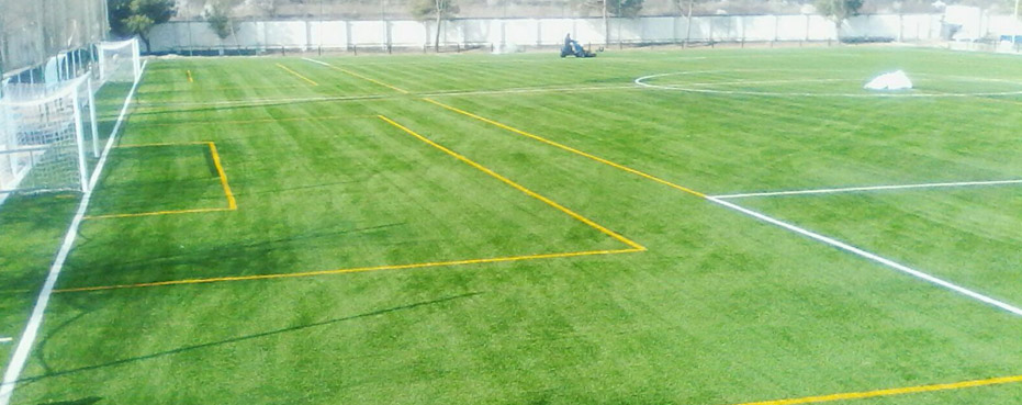 Empresa de mantenimiento y reparación de campos de fútbol de césped/hierba en Madrid, Toledo, Guadalajara, Salamanca, Barcelona, o Valencia, España - KTG
